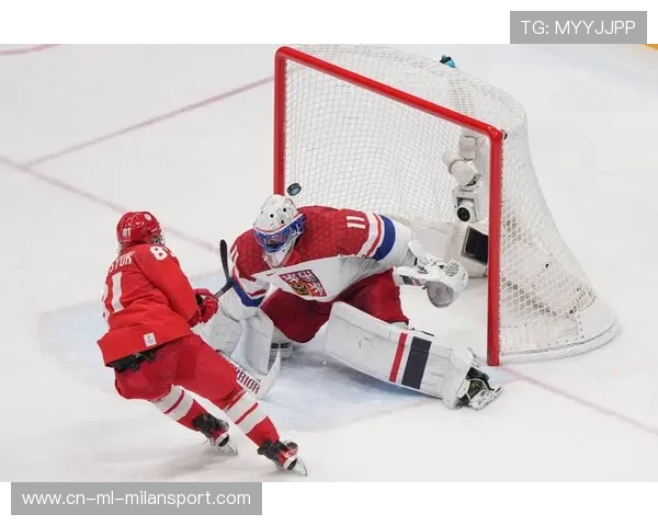 冰球守门员封堵三连击精彩