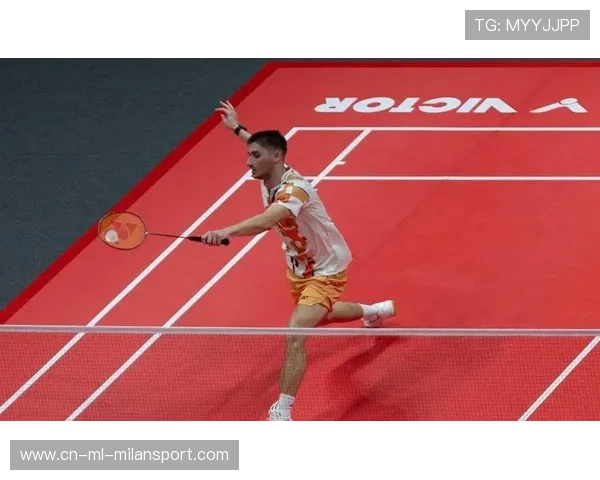 羽毛球超高球让对手难以控制落点